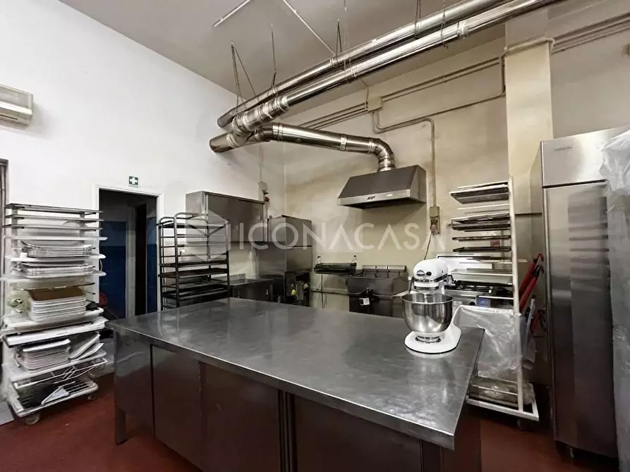 Immagine 1 di Attività artigianale in vendita  a Pontedera