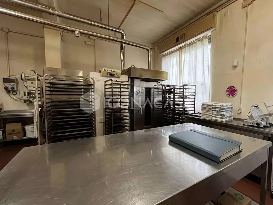 Immagine 3 di Attività artigianale in vendita  a Pontedera