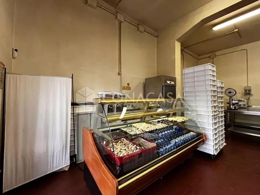 Immagine 13 di Attività artigianale in vendita  a Pontedera