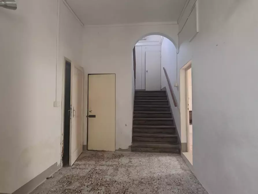 Immagine 3 di Villa in vendita  a Empoli