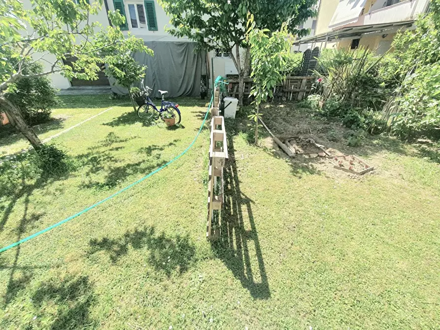 Immagine 47 di Villa in vendita  a Lucca