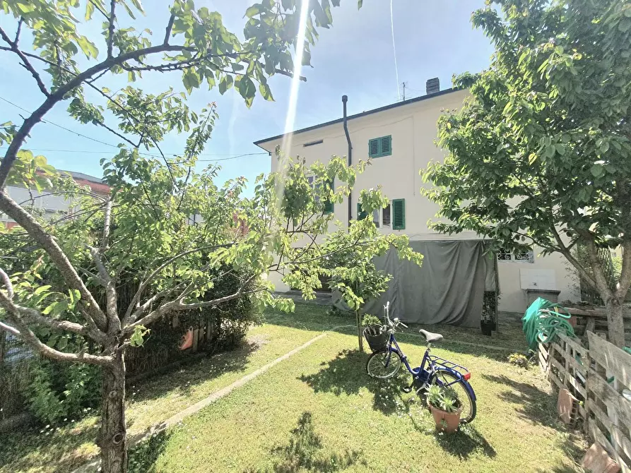 Immagine 42 di Villa in vendita  a Lucca