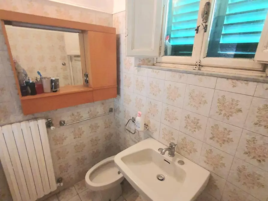 Immagine 23 di Villa in vendita  a Lucca