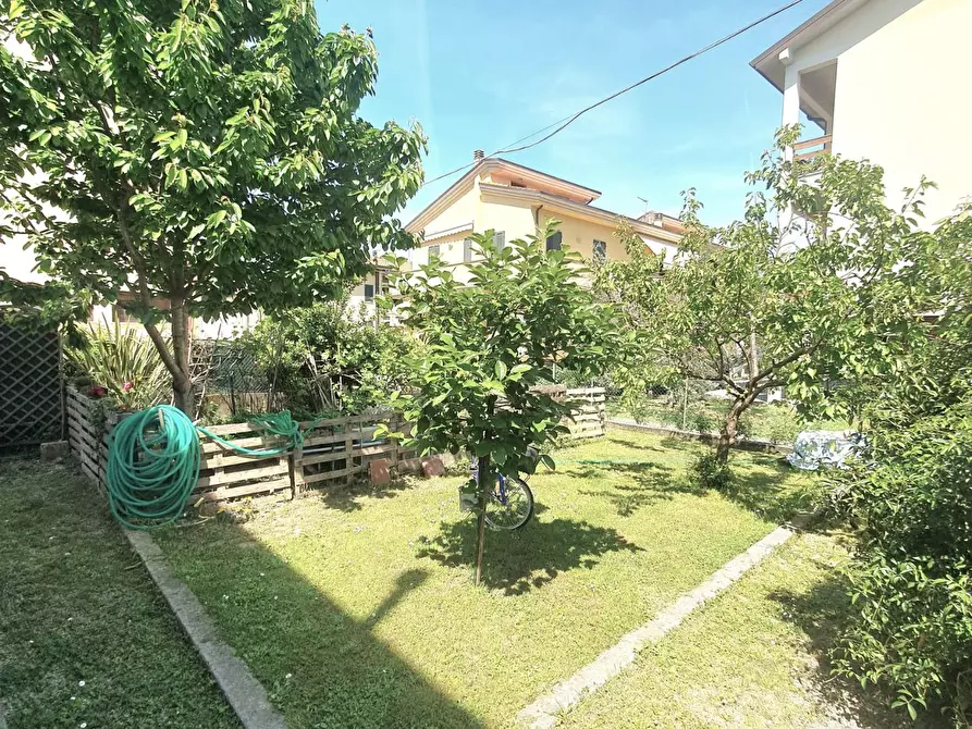 Immagine 45 di Villa in vendita  a Lucca