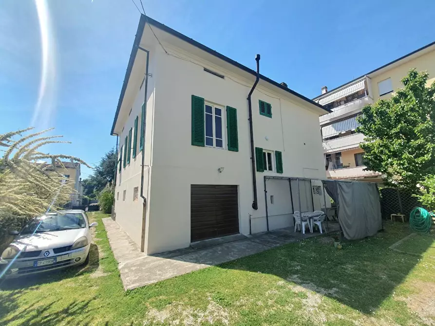 Immagine 51 di Villa in vendita  a Lucca