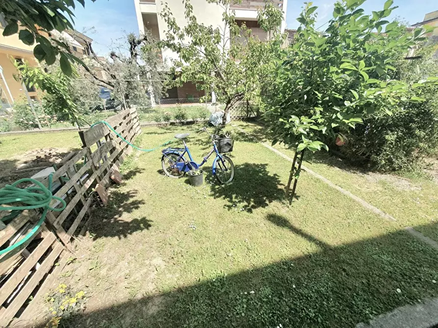 Immagine 46 di Villa in vendita  a Lucca