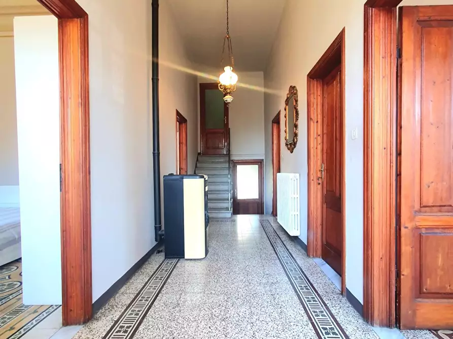 Immagine 6 di Villa in vendita  a Lucca