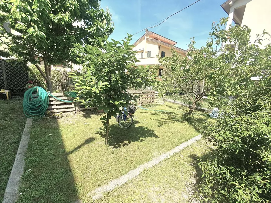 Immagine 43 di Villa in vendita  a Lucca