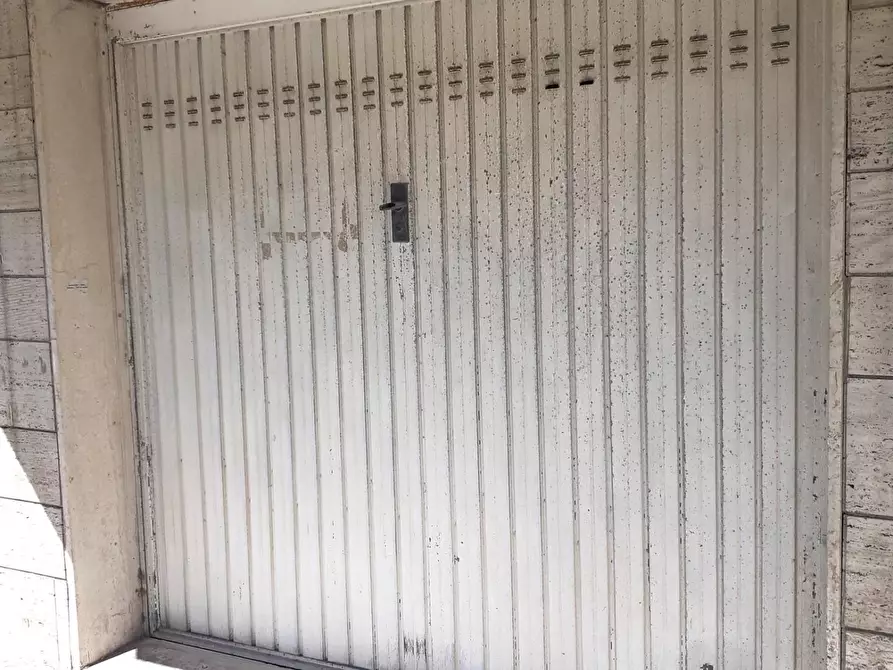 Immagine 2 di Garage in affitto  a Pontedera