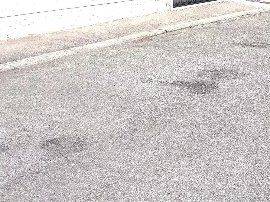 Immagine 4 di Garage in affitto  a Pontedera