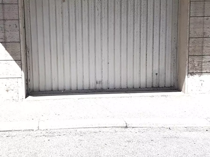 Immagine 1 di Garage in affitto  a Pontedera