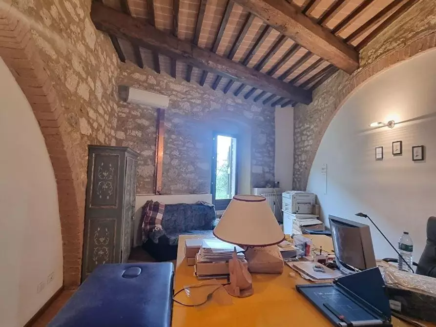 Immagine 10 di Ufficio in vendita  a Colle Di Val D'elsa