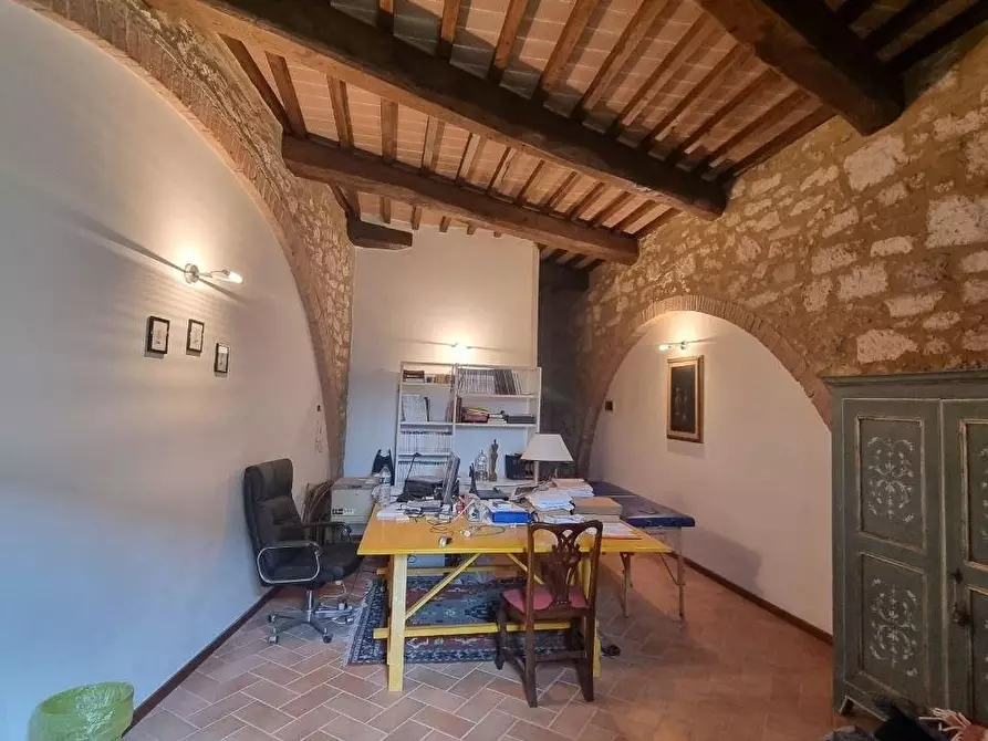 Immagine 11 di Ufficio in vendita  a Colle Di Val D'elsa