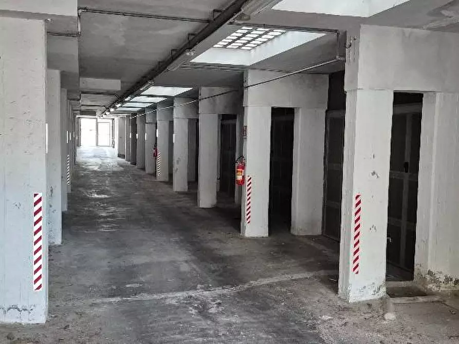 Immagine 6 di Garage in vendita  a Pisa