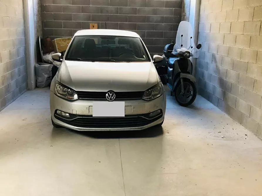 Immagine 1 di Garage in vendita  a Pisa