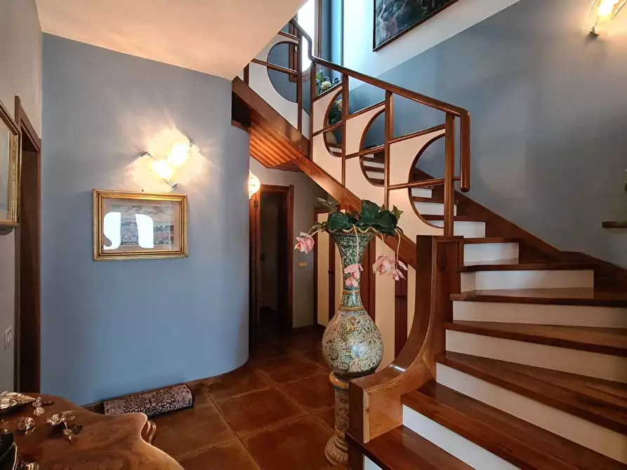 Immagine 1 di Villa in vendita  a Vinci