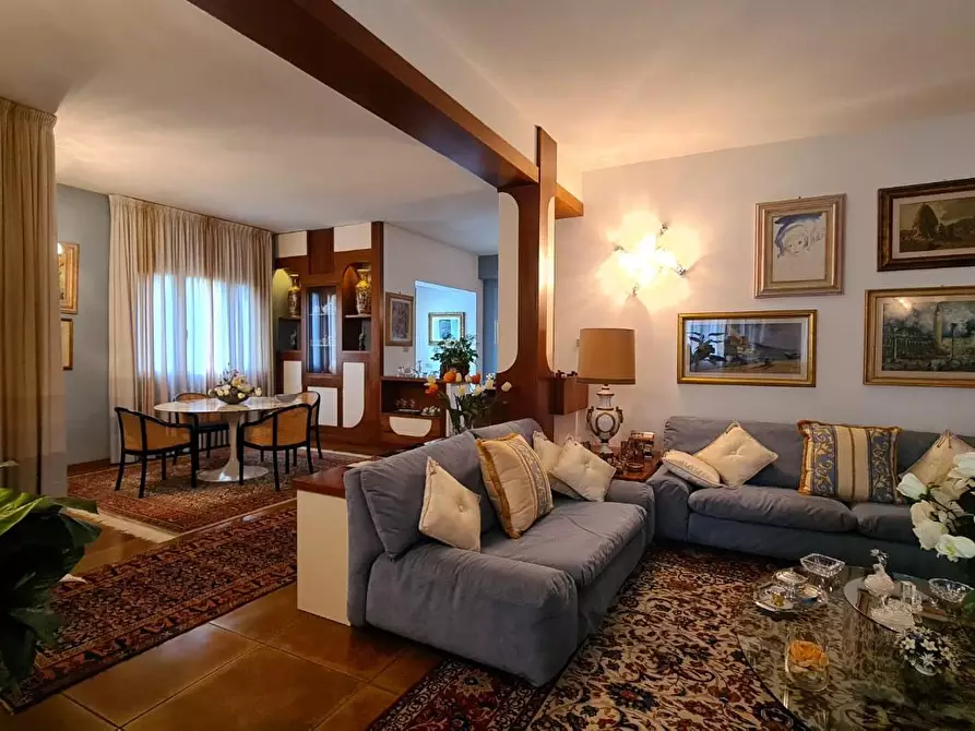 Immagine 2 di Villa in vendita  a Vinci