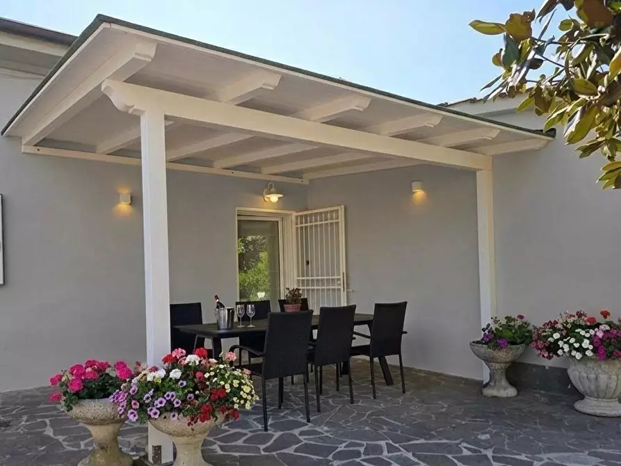 Immagine 1 di Villa in vendita  a Casciana Terme Lari