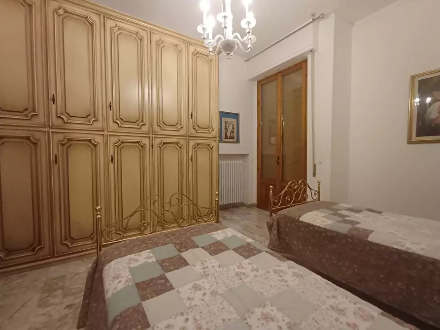 Immagine 13 di Appartamento in affitto  a Siena