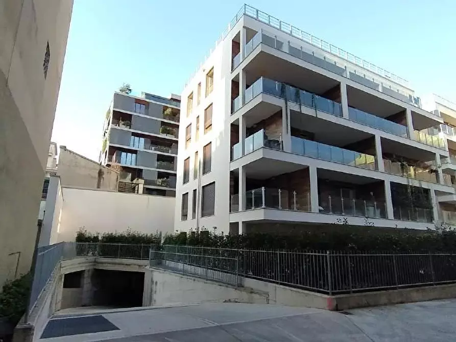 Immagine 1 di Garage in vendita  a Milano
