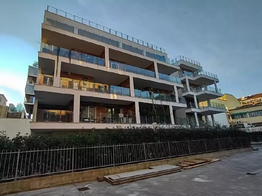 Immagine 2 di Garage in vendita  a Milano