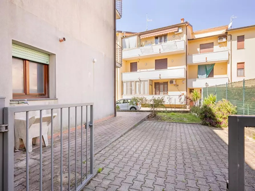 Immagine 2 di Appartamento in vendita  a Cascina