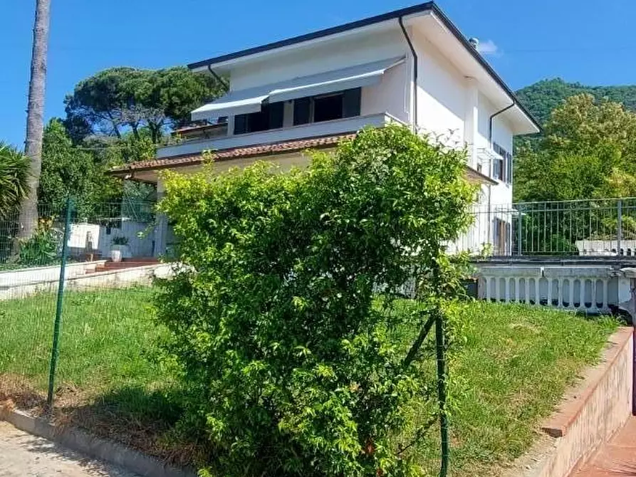 Immagine 4 di Casa indipendente in vendita  a Carrara