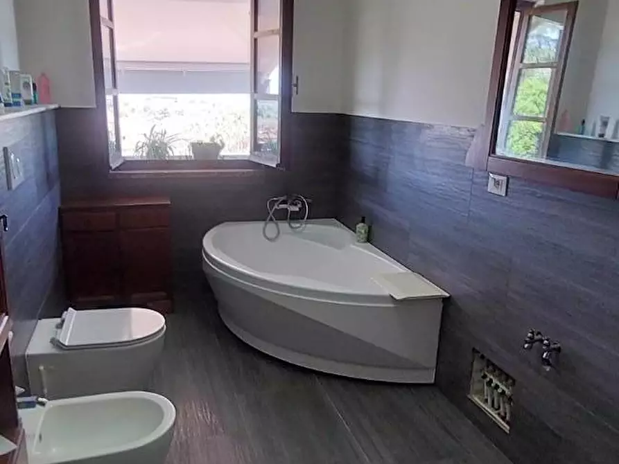 Immagine 33 di Casa indipendente in vendita  a Carrara