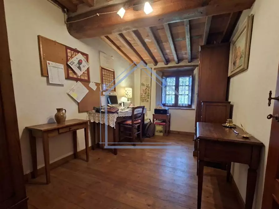 Immagine 8 di Villa in vendita  a Camaiore