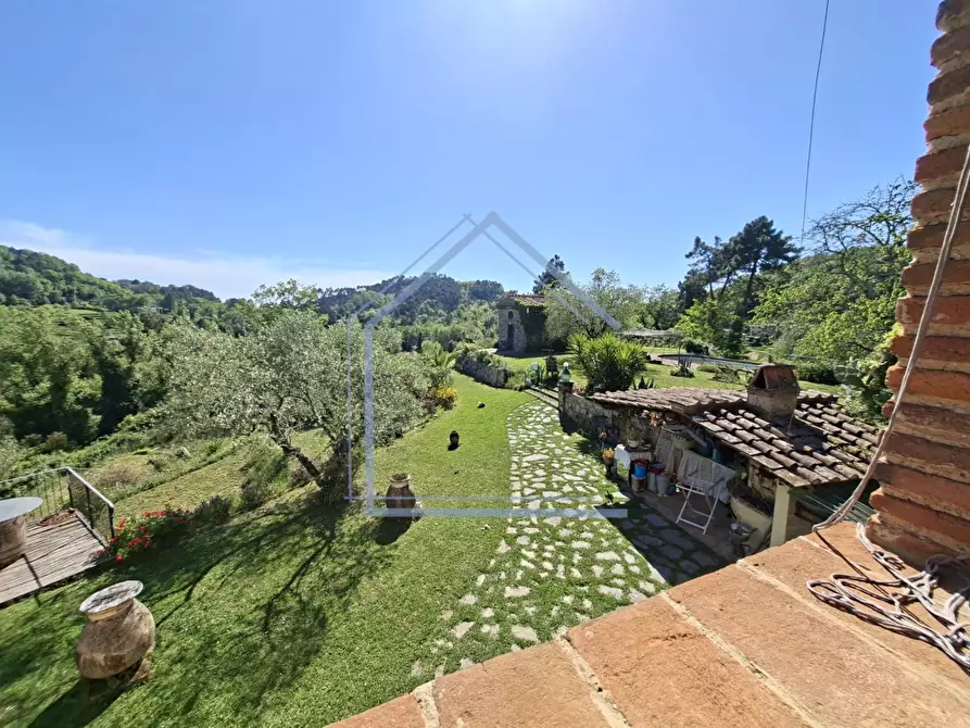 Immagine 1 di Villa in vendita  a Camaiore