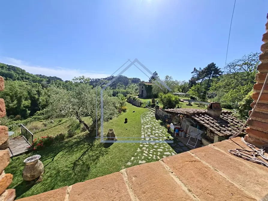 Immagine 5 di Villa in vendita  a Camaiore