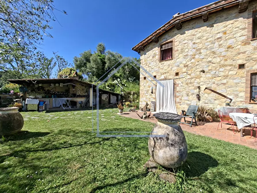 Immagine 4 di Villa in vendita  a Camaiore