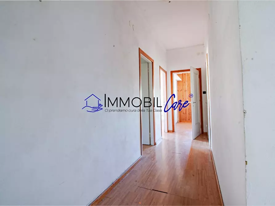 Immagine 10 di Appartamento in vendita  a Livorno