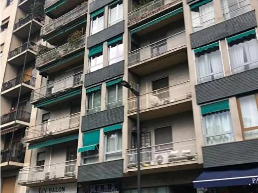 Immagine 1 di Appartamento in vendita  a Milano