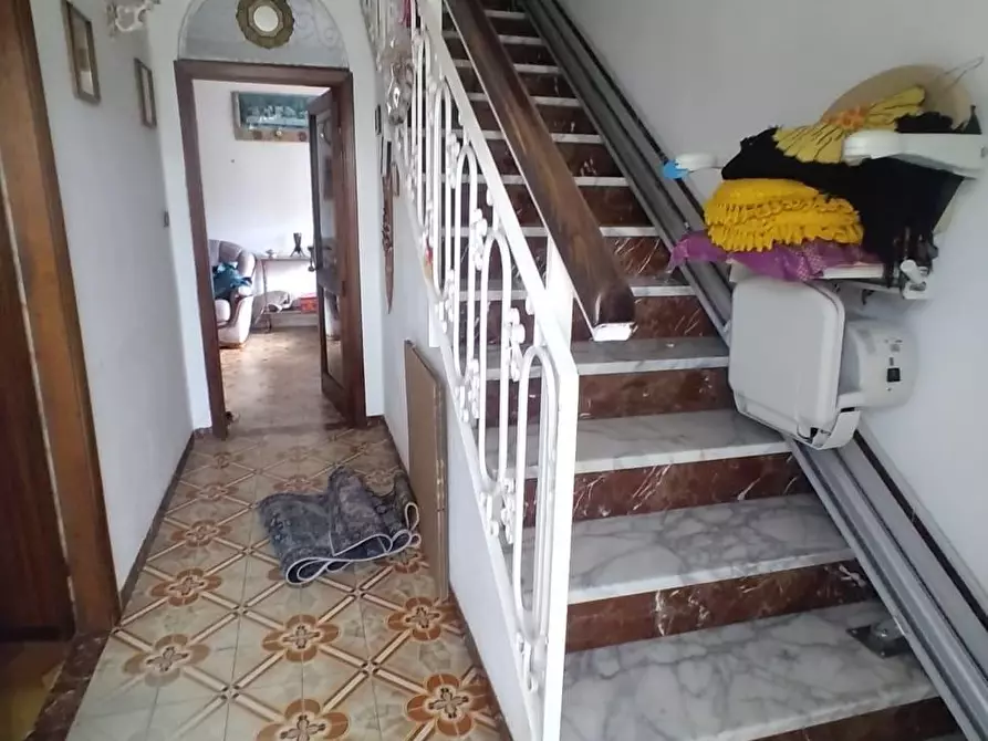 Immagine 2 di Casa indipendente in vendita  a Ortonovo