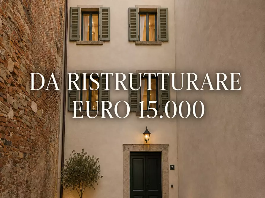 Immagine 1 di Porzione di casa in vendita  a Lucca