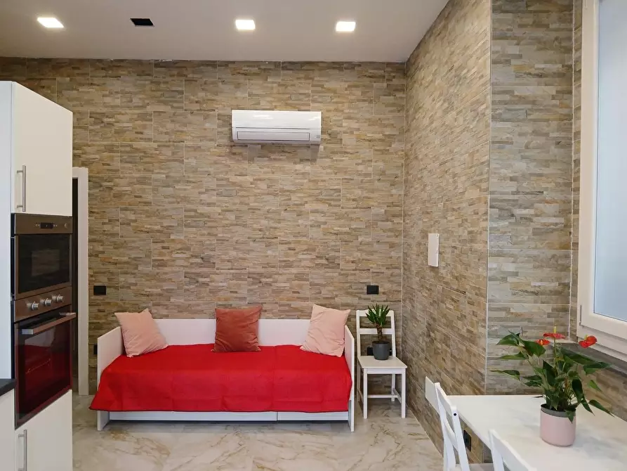 Immagine 2 di Appartamento in affitto  a Carrara