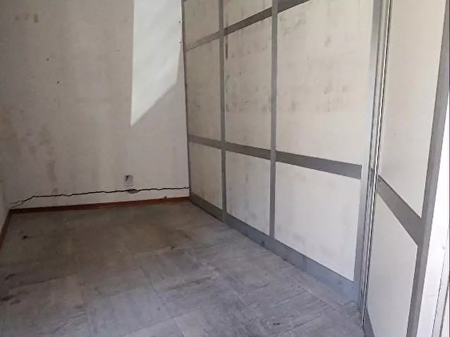 Immagine 3 di Magazzino in affitto  a Lastra A Signa