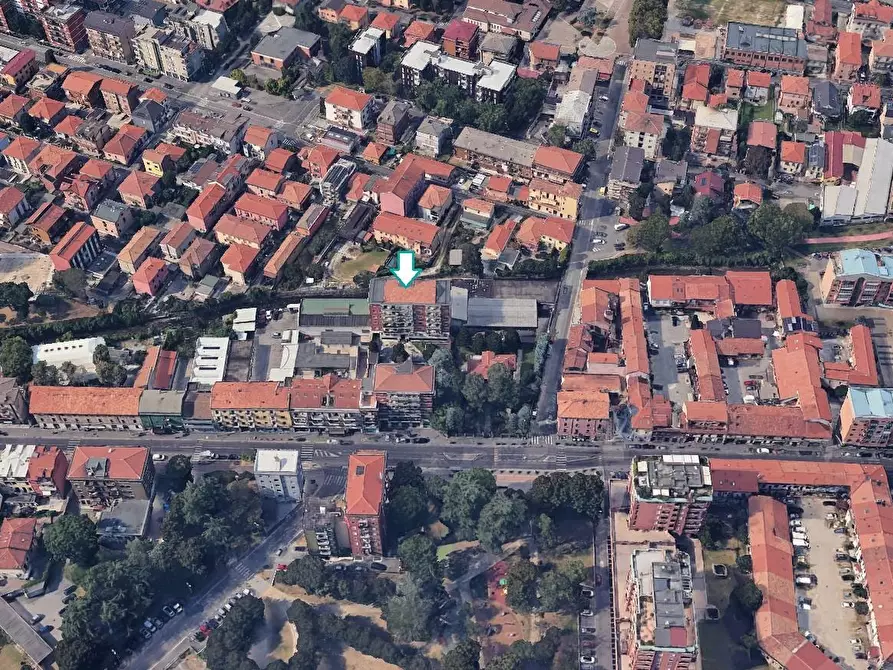Immagine 2 di Magazzino in vendita  a Pero