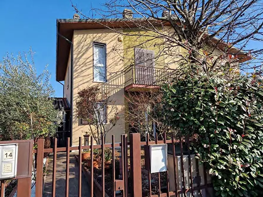Immagine 1 di Casa bifamiliare in vendita  a Inveruno