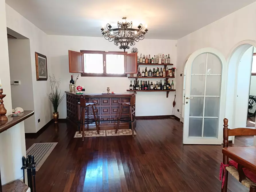 Immagine 8 di Villa in vendita  a Livorno