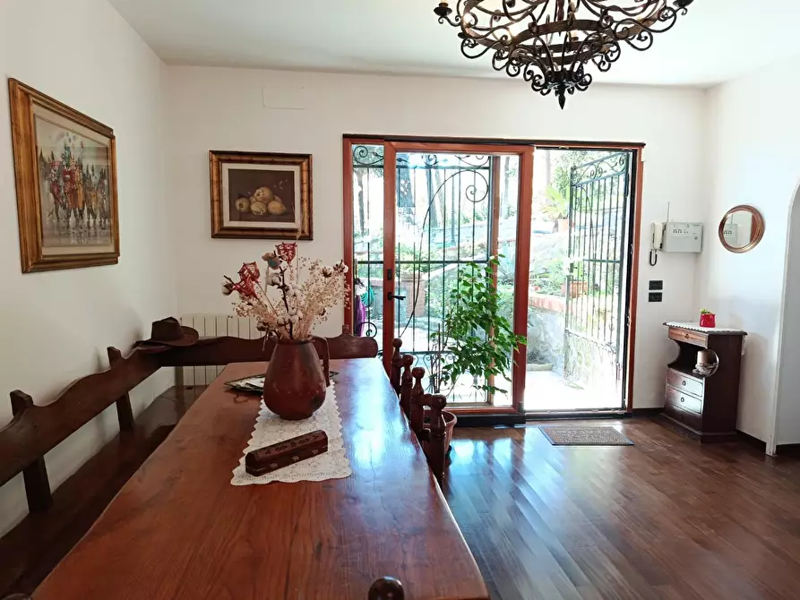 Immagine 10 di Villa in vendita  a Livorno