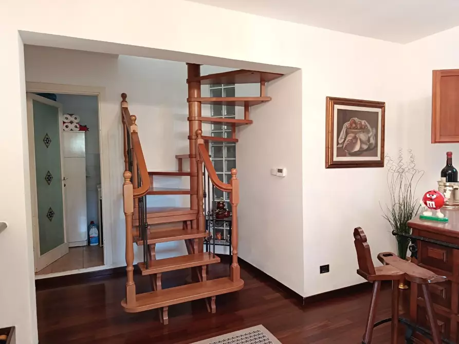 Immagine 9 di Villa in vendita  a Livorno