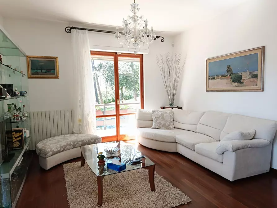 Immagine 15 di Villa in vendita  a Livorno