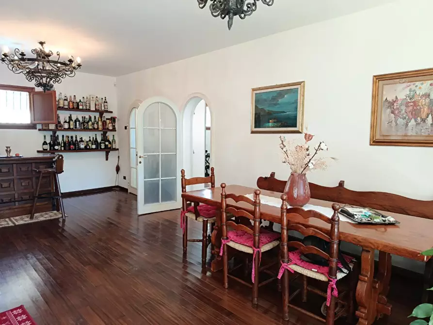 Immagine 7 di Villa in vendita  a Livorno