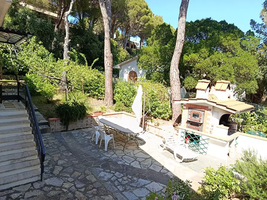 Immagine 24 di Villa in vendita  a Livorno