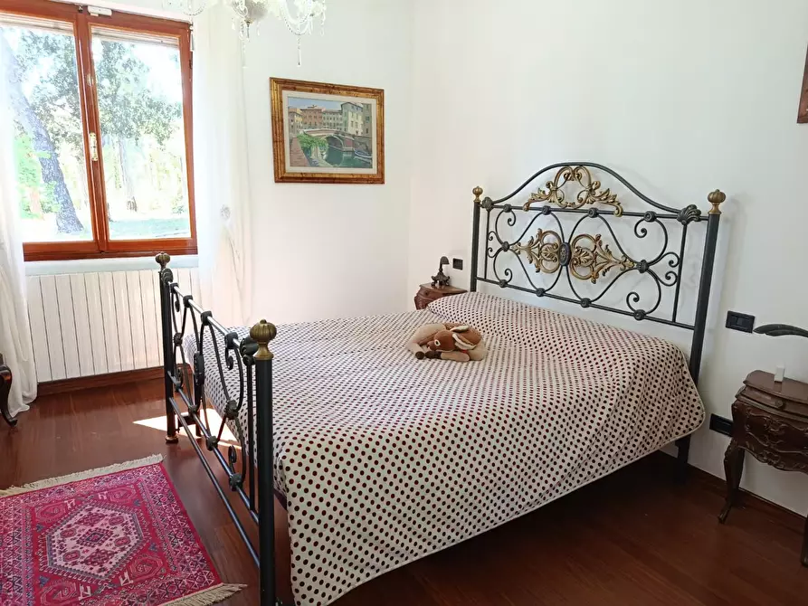 Immagine 19 di Villa in vendita  a Livorno