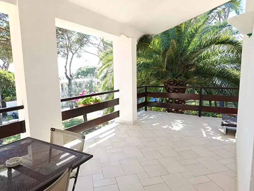Immagine 13 di Villa in vendita  a Livorno