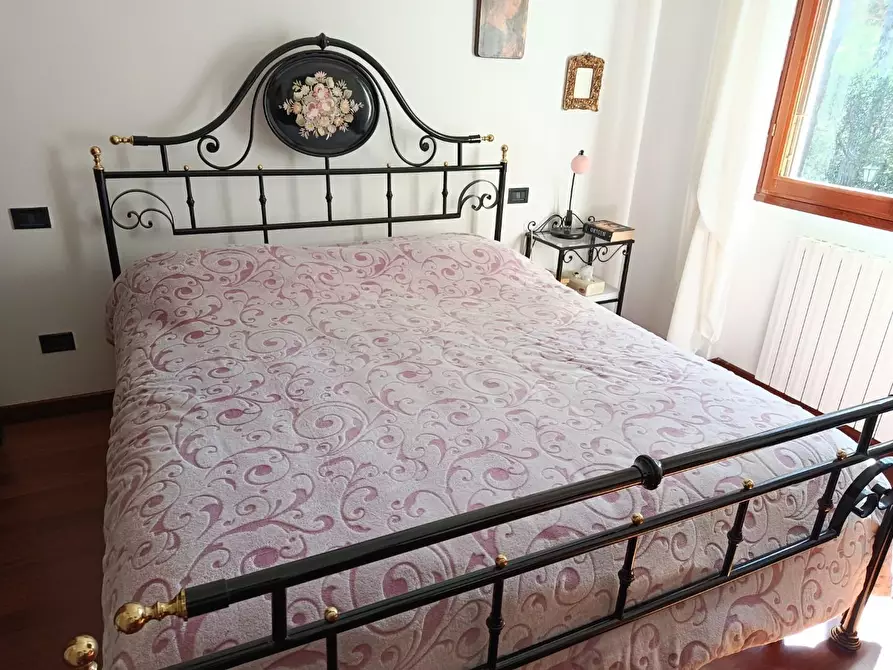 Immagine 18 di Villa in vendita  a Livorno