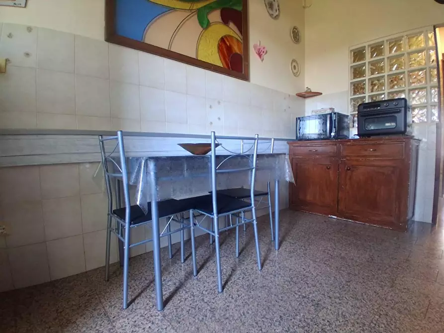 Immagine 5 di Appartamento in vendita  a Montignoso